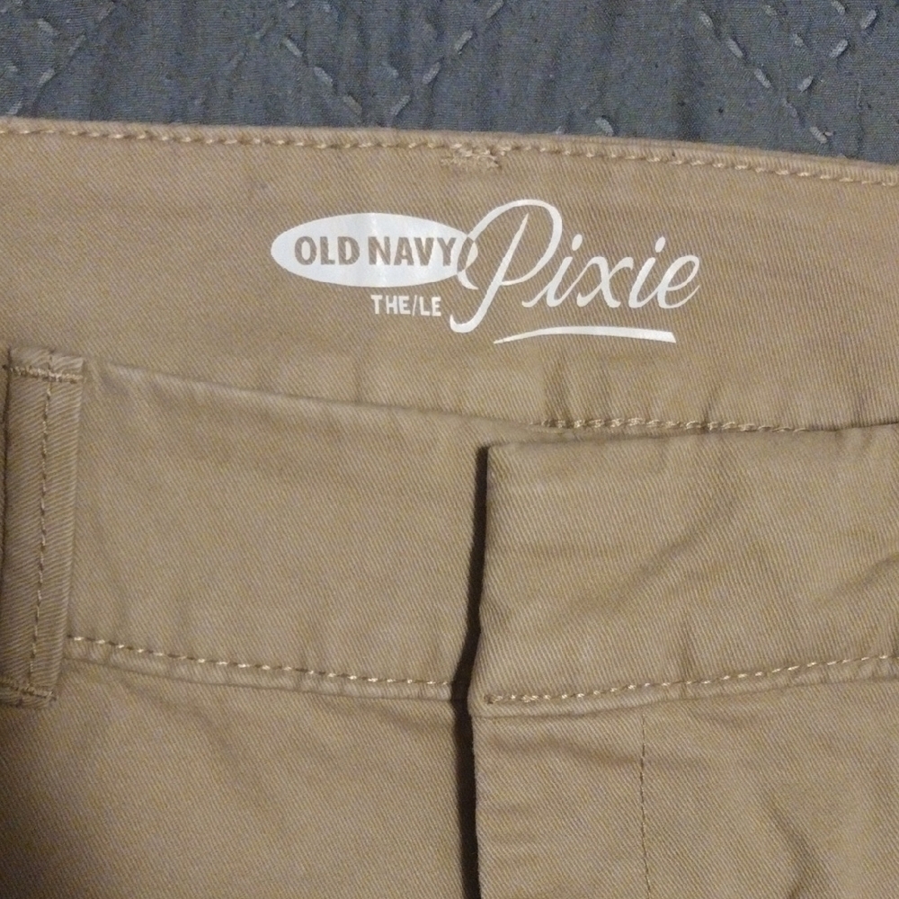 Old Navy Tan Bermuda Shorts Classic Style - Picture 2 of 4